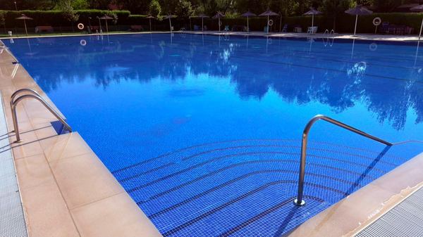Private pool after service by Piscinas D'Martinez