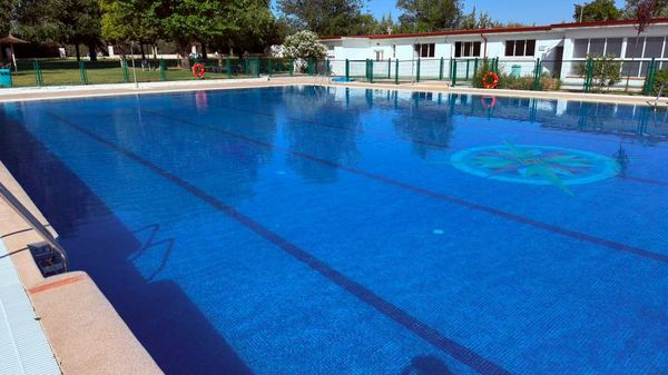 Private pool after service by Piscinas D'Martinez